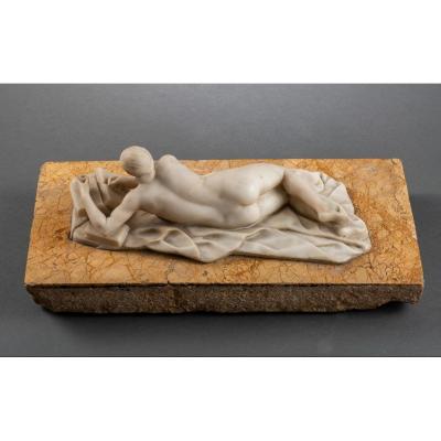 Venus In Alabaster Lying On Marble - Germany, Mid 18th Century