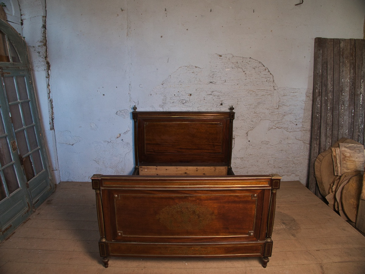 Mahogany Bed With Brass Trim -photo-2