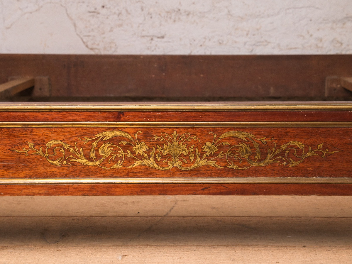 Mahogany Bed With Brass Trim -photo-4