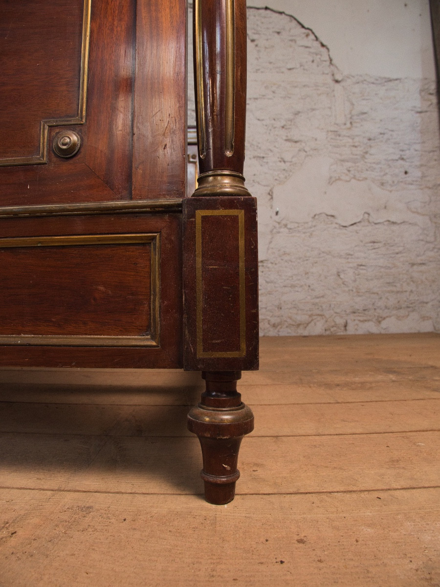 Mahogany Bed With Brass Trim -photo-1