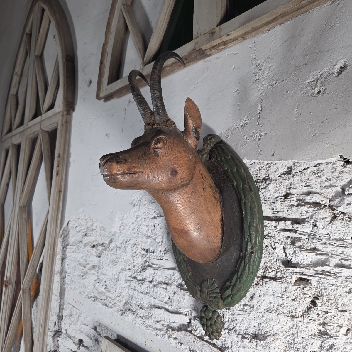 trophée de chamois en bois sculté-photo-1