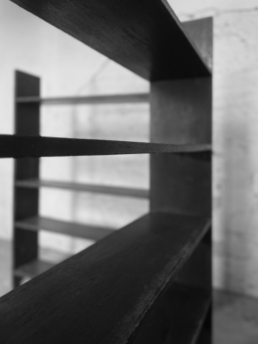 paire de bibliothèque "brutaliste"-photo-1