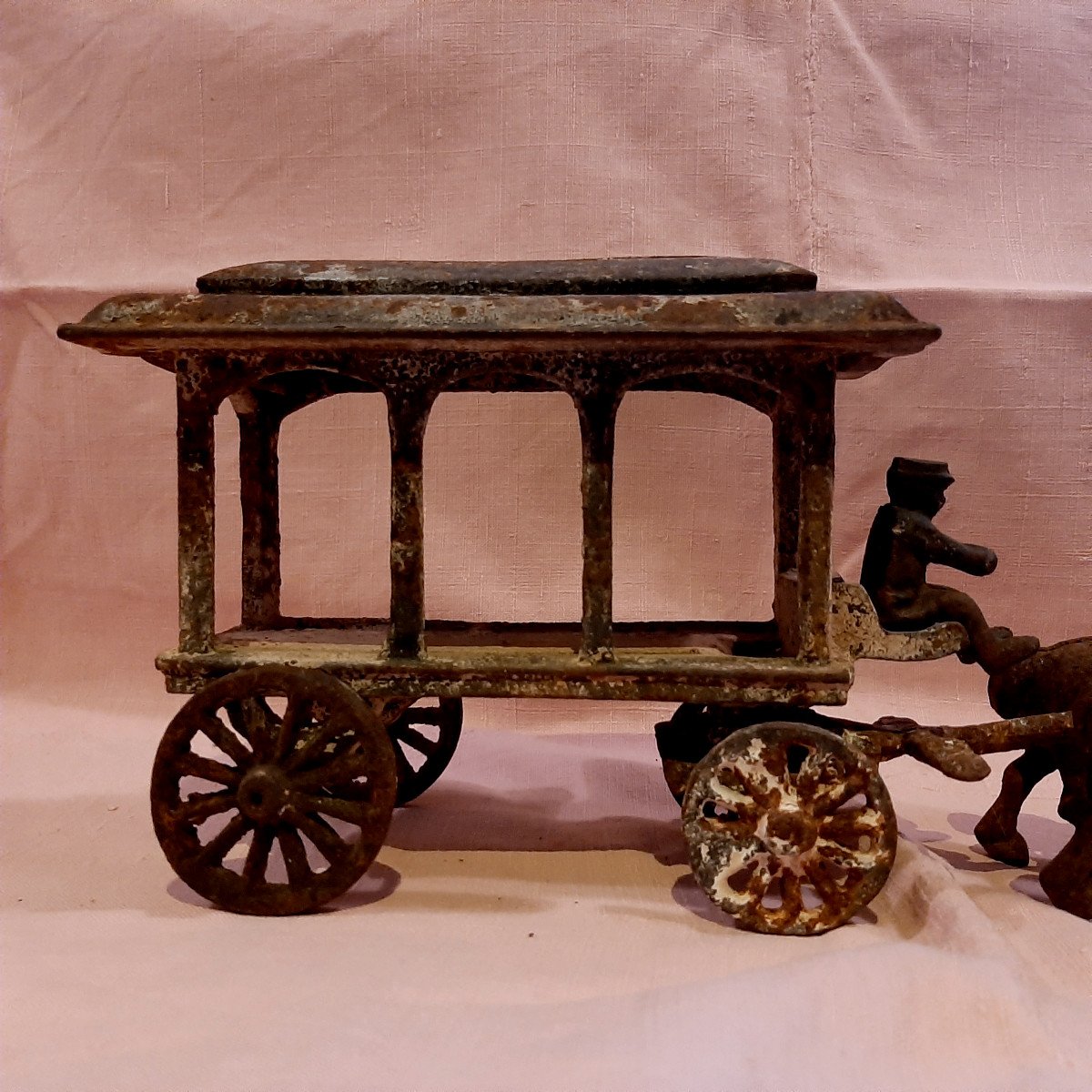Cast Iron Toy From The Hubley Manufacture - Horse-drawn Carriage _ 1920-photo-1
