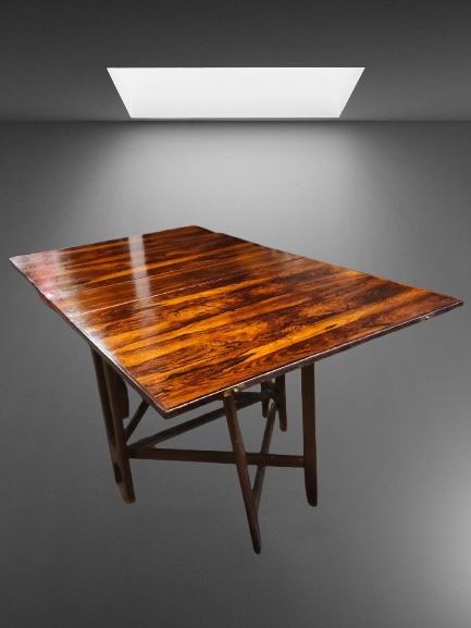  Bendt Winge pour Kleppe Møbelfabrik ou à la table Maria Flap