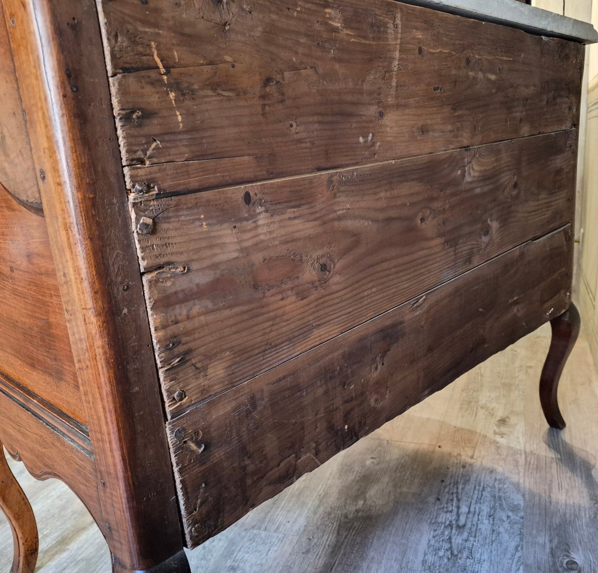 Louis XV-era Chest Of Drawers With A Hopping Design-photo-1