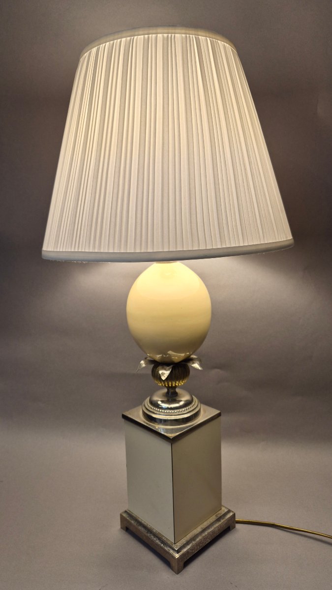 Lampe œuf d'autruche couleur ivoire des années 1960