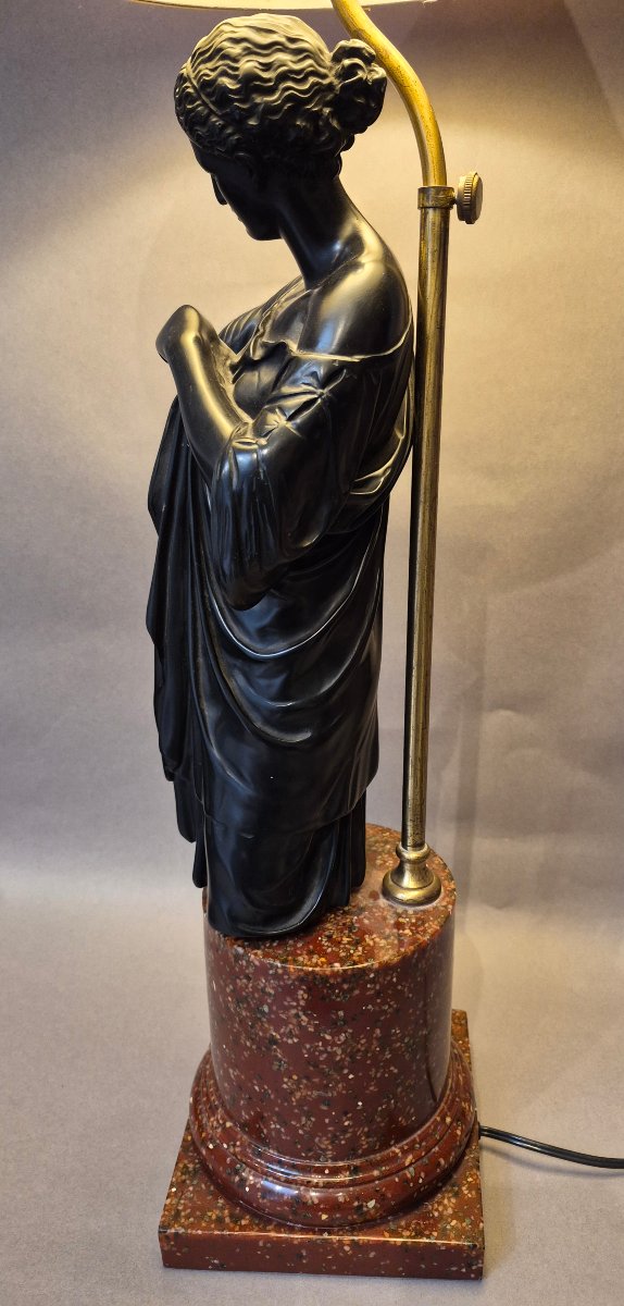 Neoclassical Lamp With A Female Statue -photo-1