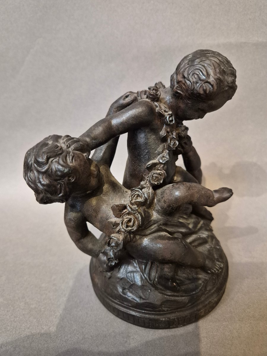 Régule représentant un groupe de putti-photo-2