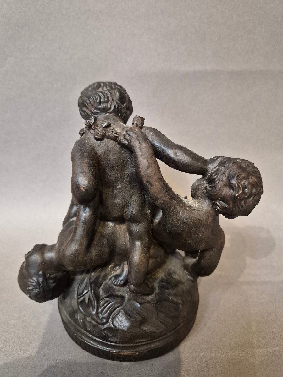 Régule représentant un groupe de putti-photo-3