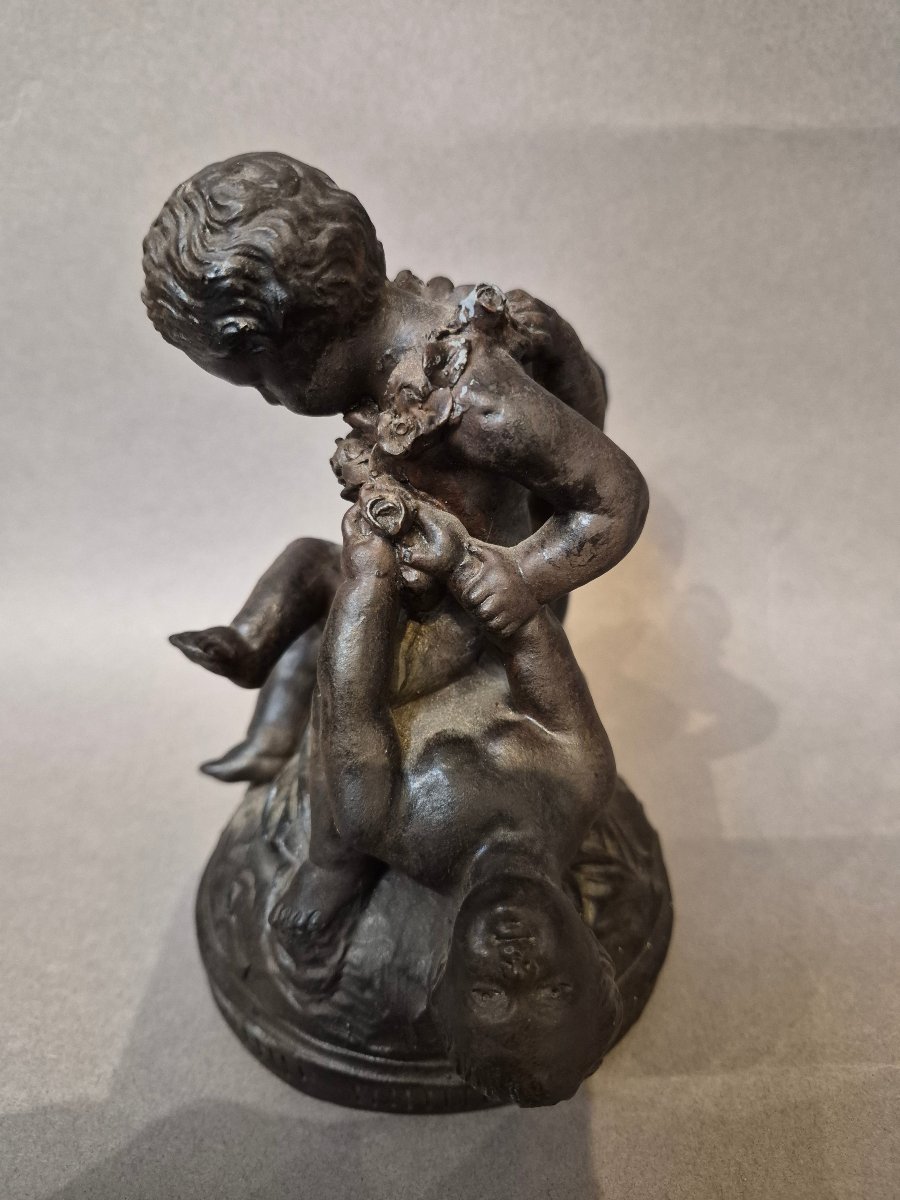Régule représentant un groupe de putti-photo-4