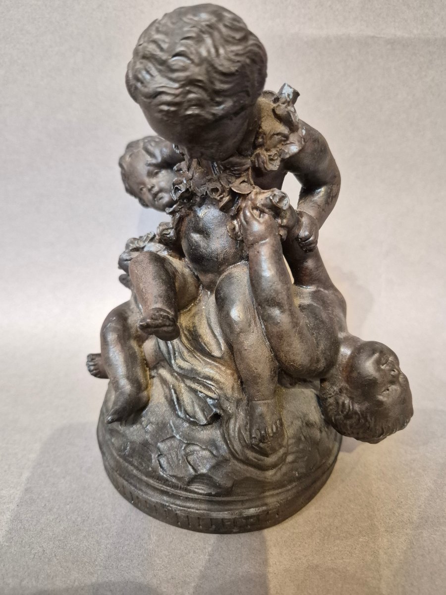 Régule représentant un groupe de putti-photo-1
