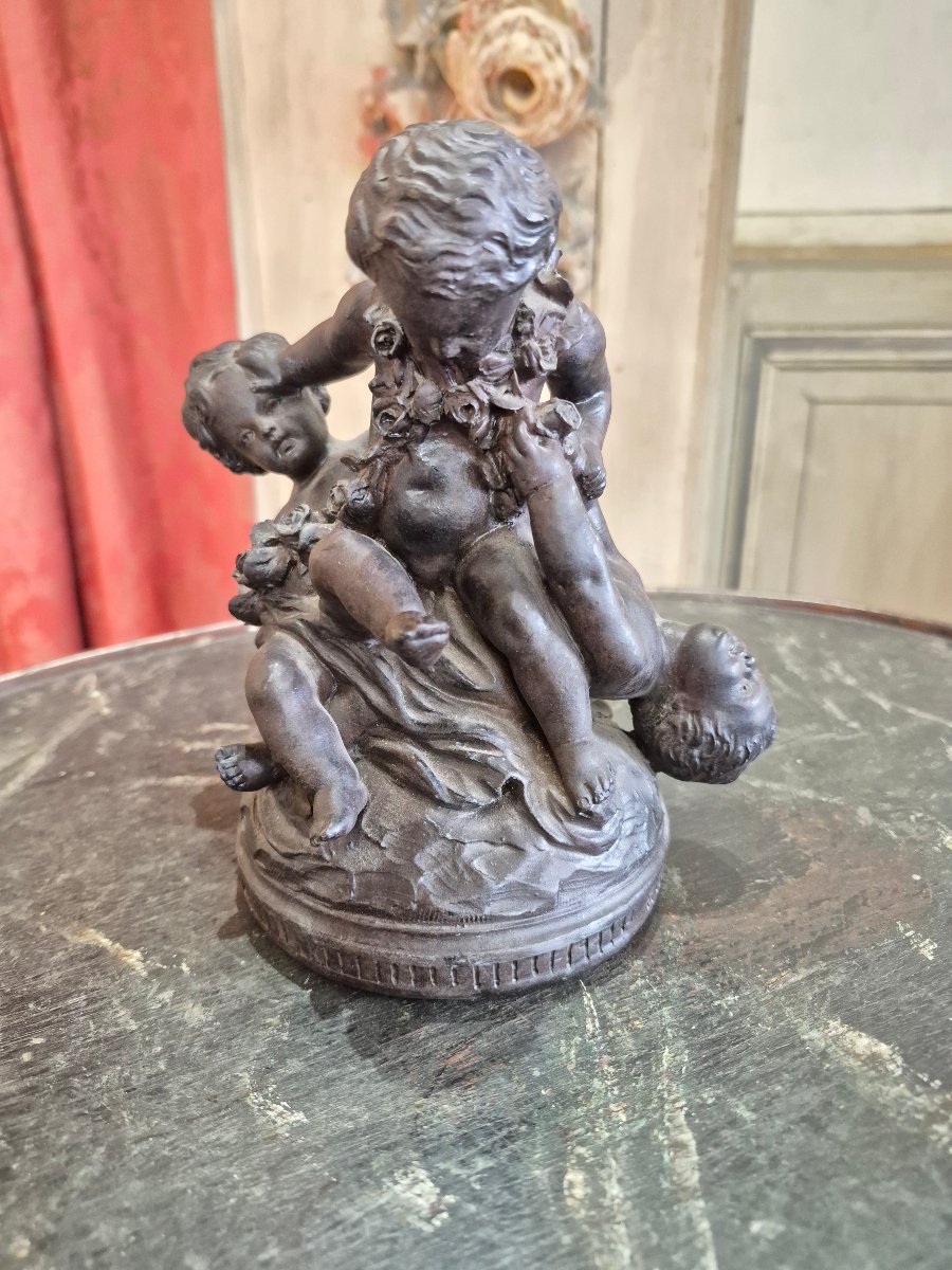 Régule représentant un groupe de putti-photo-2