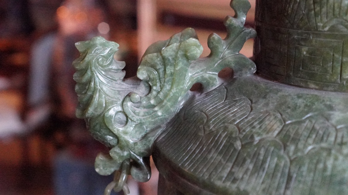 Large Covered Vase Made Of Green Serpentine (jade?) Decorated With Phoenixes And Chains – China – 20th Century-photo-2