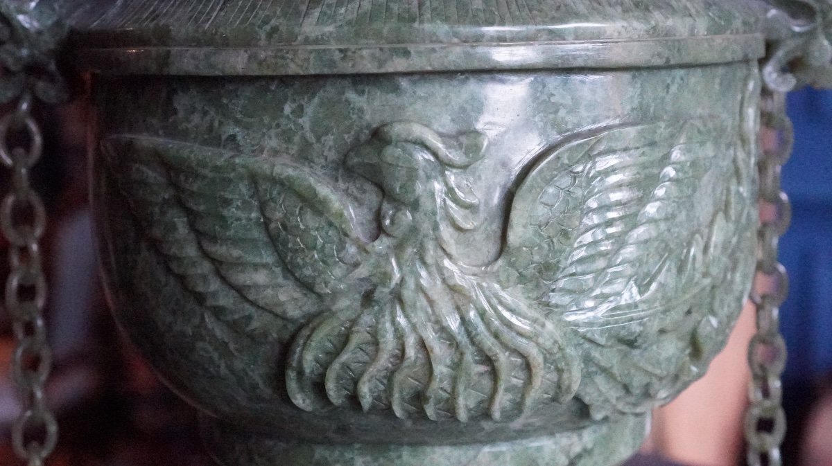 Large Covered Vase Made Of Green Serpentine (jade?) Decorated With Phoenixes And Chains – China – 20th Century-photo-4
