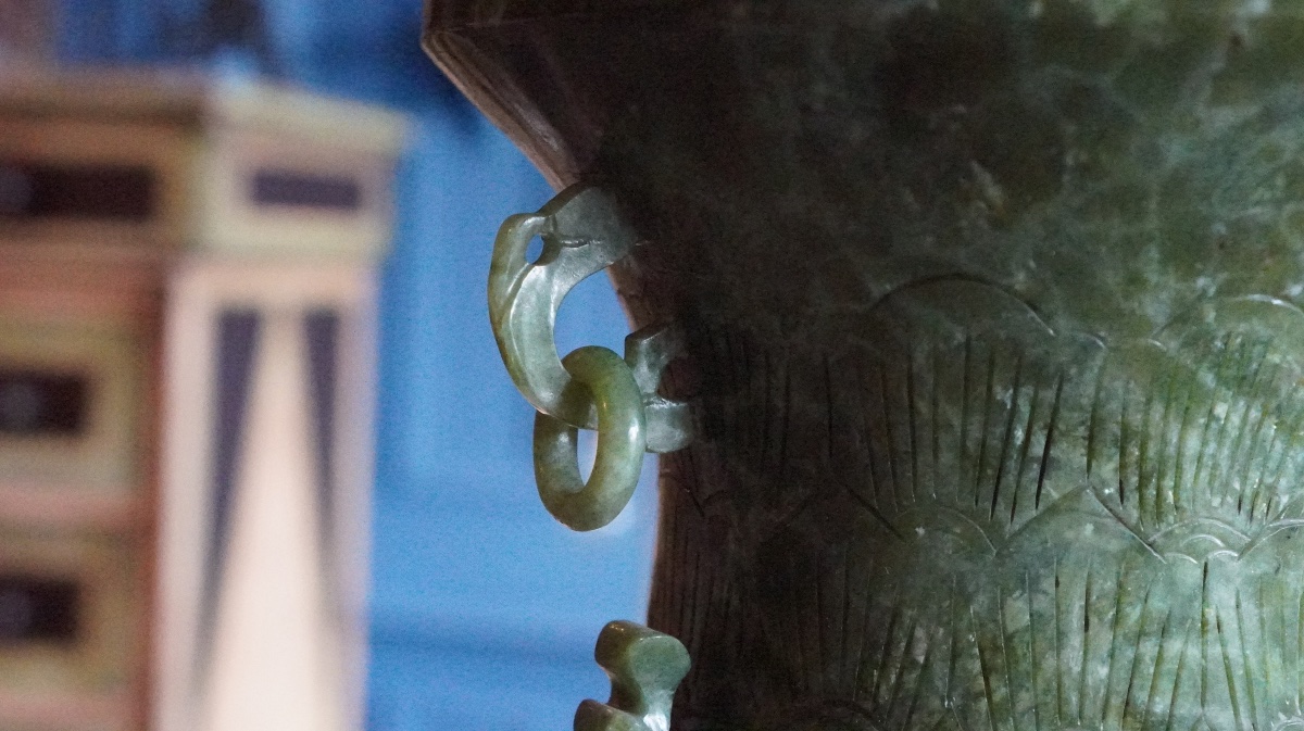 Large Covered Vase Made Of Green Serpentine (jade?) Decorated With Phoenixes And Chains – China – 20th Century-photo-3