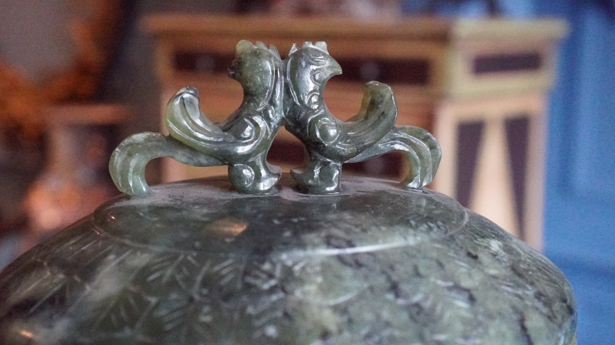 Large Covered Vase Made Of Green Serpentine (jade?) Decorated With Phoenixes And Chains – China – 20th Century-photo-4