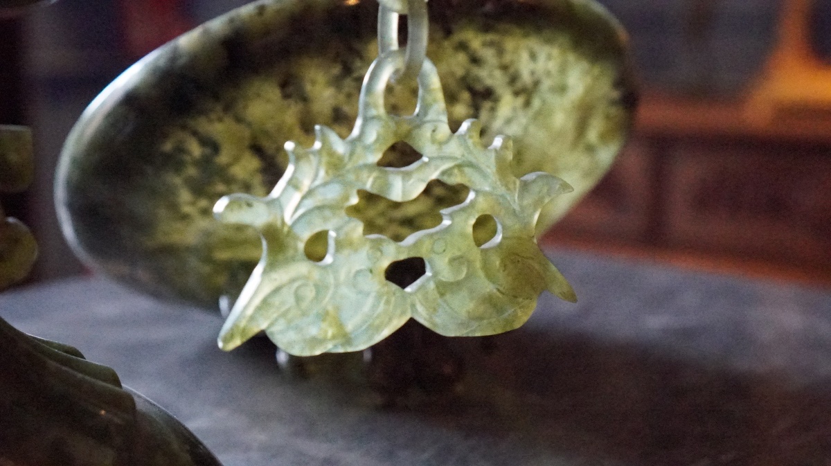 Large Covered Vase Made Of Green Serpentine (jade?) Decorated With Phoenixes And Chains – China – 20th Century-photo-7