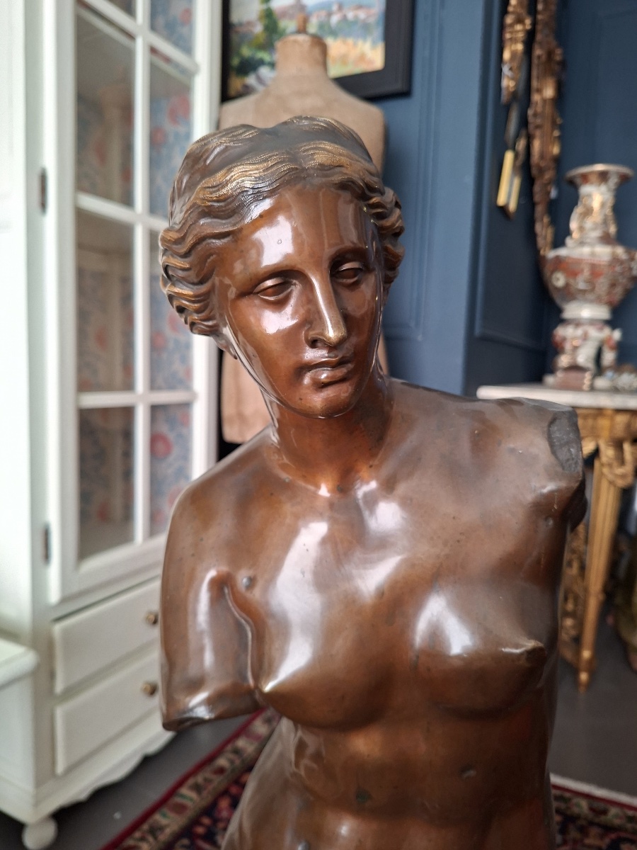 Importante Vénus de Milo en bronze patiné – Inscription « Musée du Louvre » – H. 100 cm-photo-2