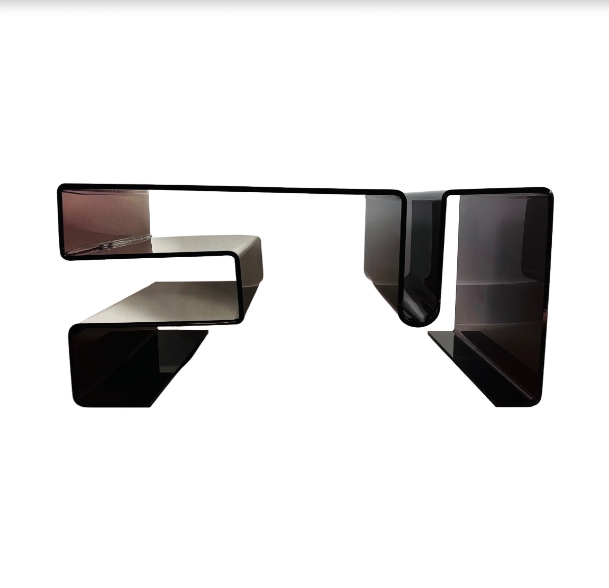 Table basse en altuglas fumé dans le style de Michel Dumas, France années 70