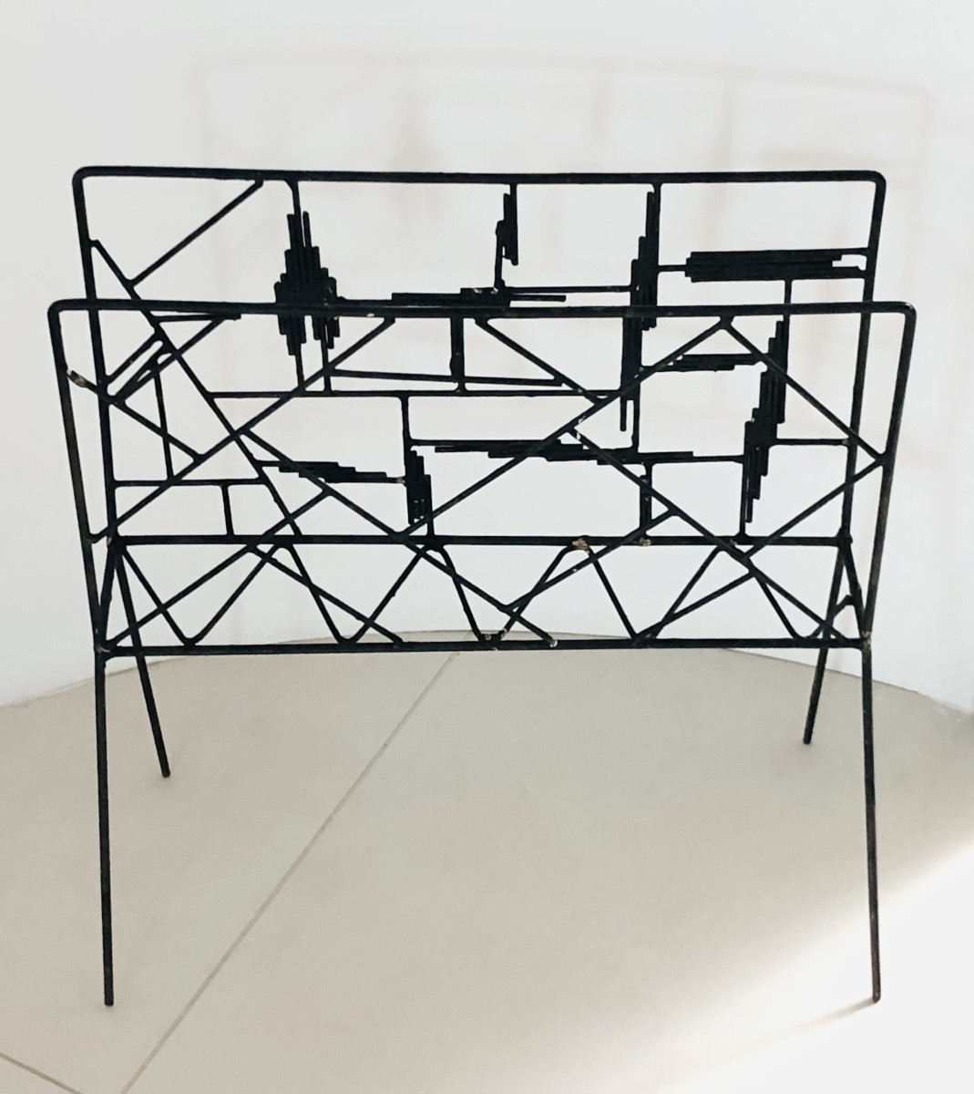 Porte-revues en métal noir, France années 50-photo-4