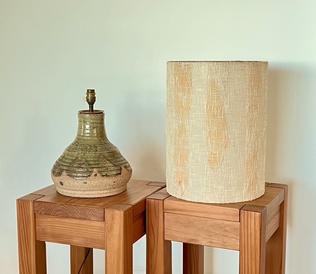 Lampe de salon en grès émaillé vert olive, France années 60-photo-8