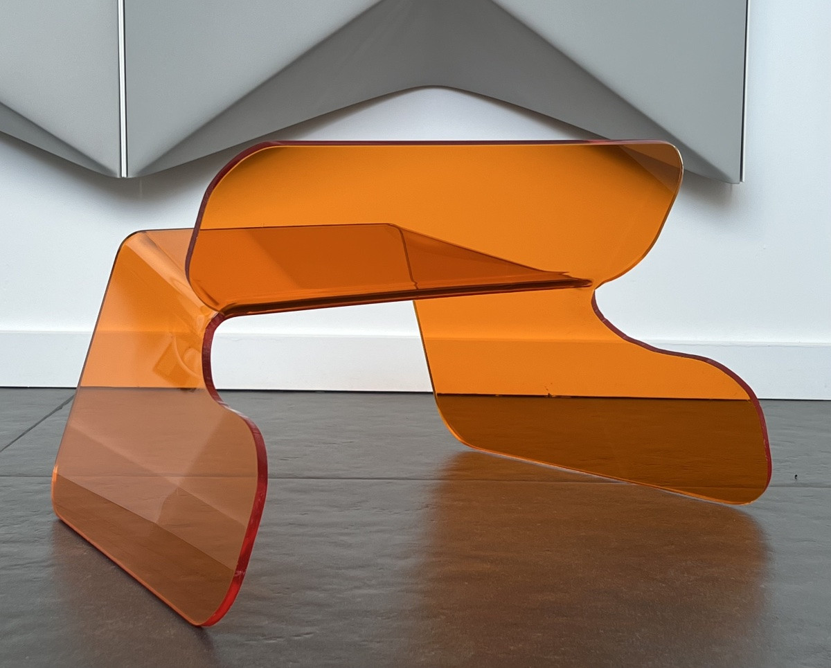 Chaise en plexiglas orange dans le style de Michel Dumas, France années 70-photo-2