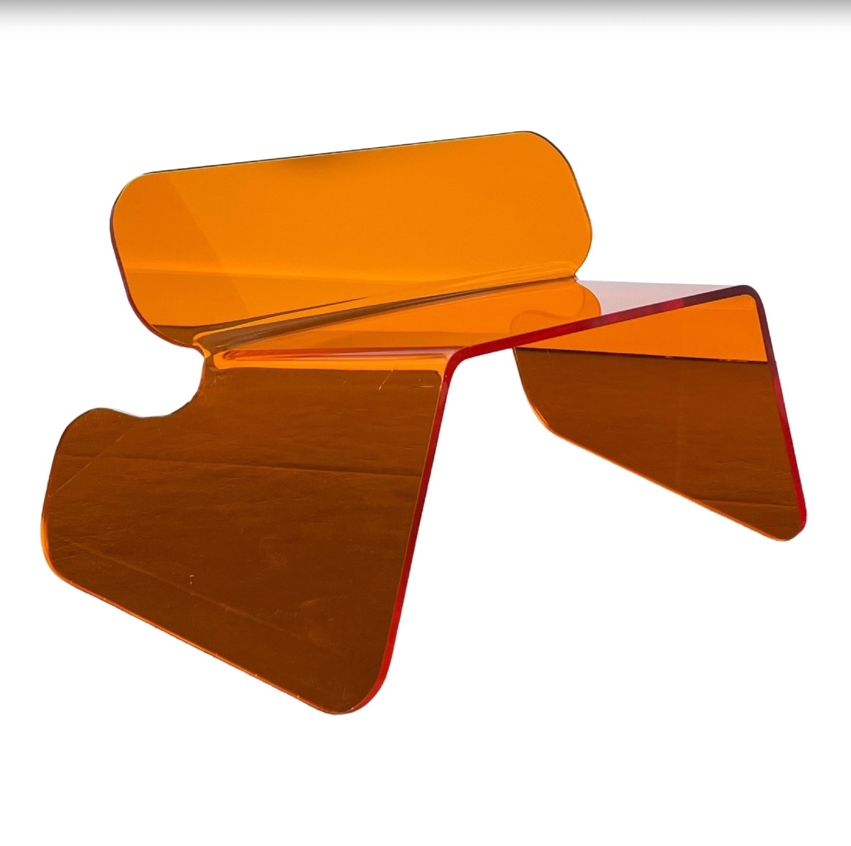 Chaise en plexiglas orange dans le style de Michel Dumas, France années 70