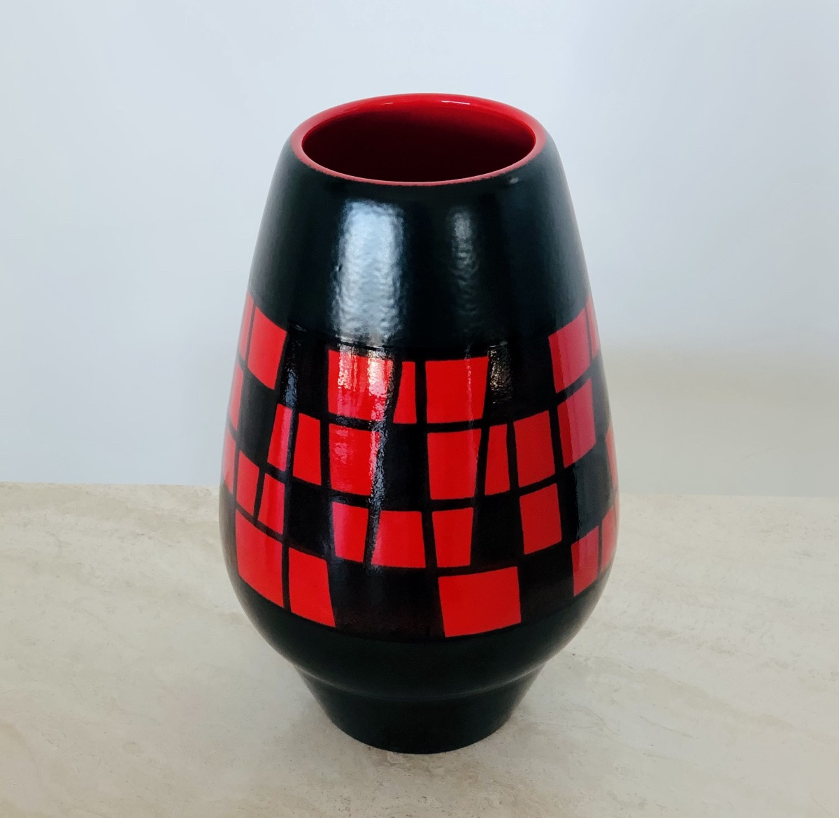 Vase piriforme en céramique rouge et noire par Elchinger, France années 60-photo-4