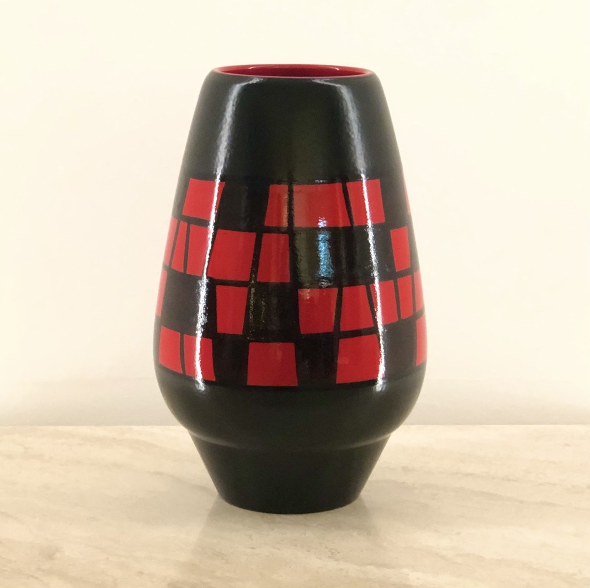 Vase piriforme en céramique rouge et noire par Elchinger, France années 60-photo-4