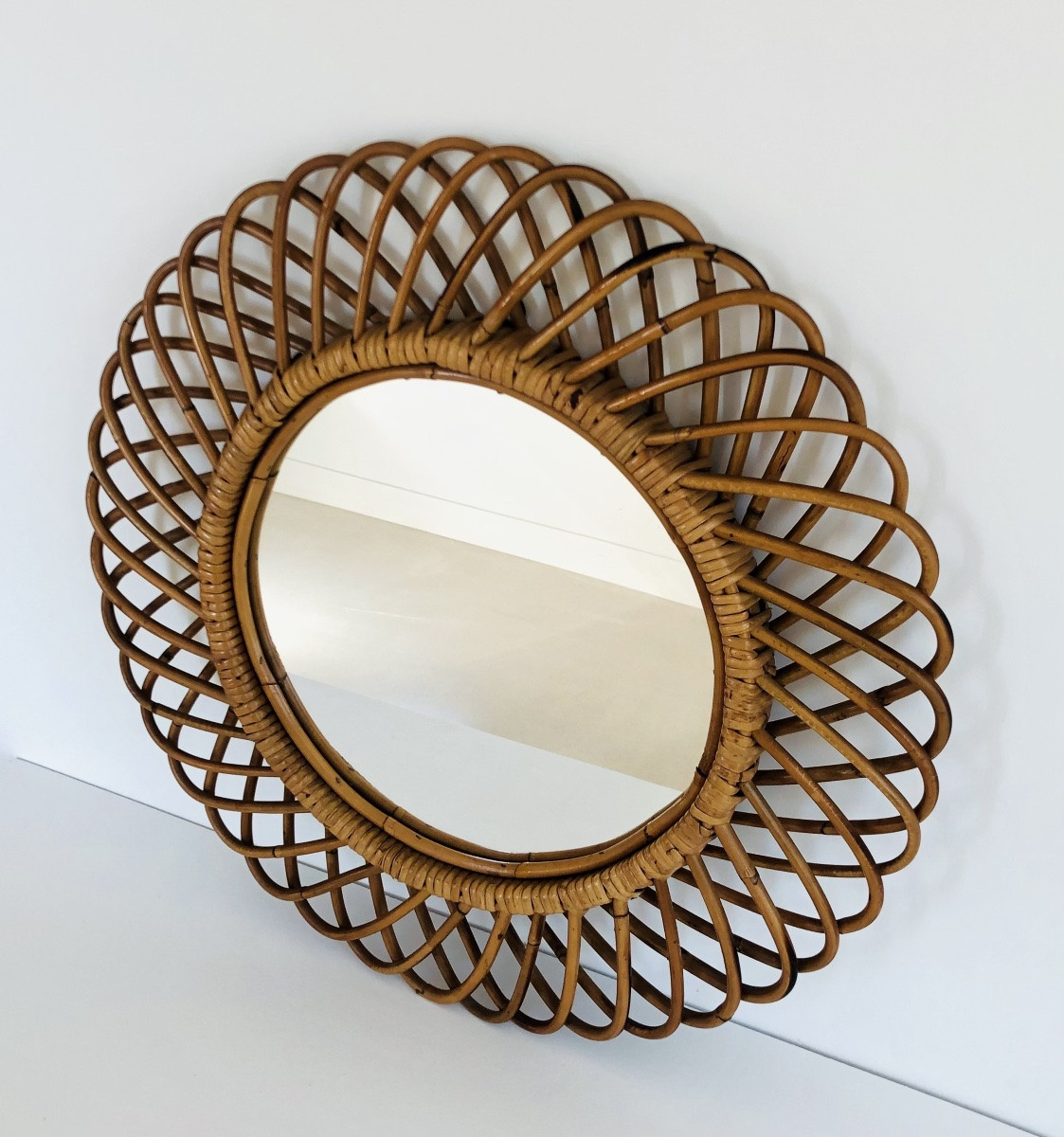 Miroir rond en rotin grand modèle dans le goût de Franco Albini, Italie années 60-photo-1