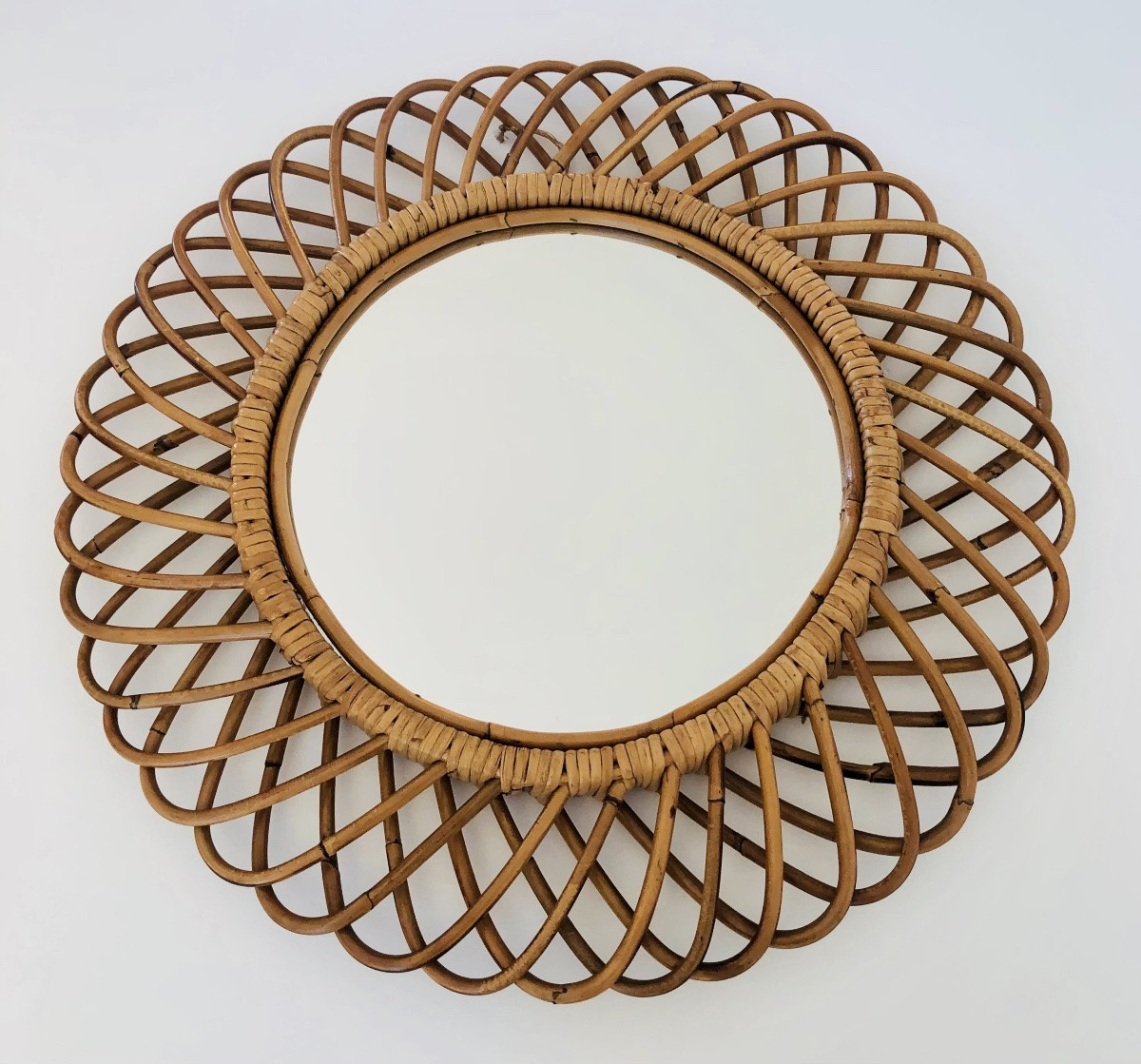 Miroir rond en rotin grand modèle dans le goût de Franco Albini, Italie années 60-photo-3