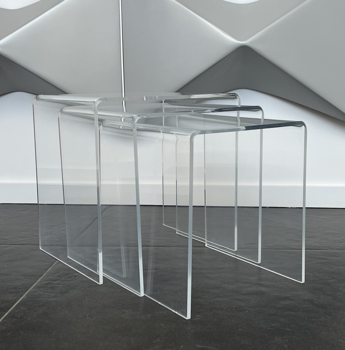 Tables gigognes en plexiglas par Michel Dumas, France années 70-photo-1