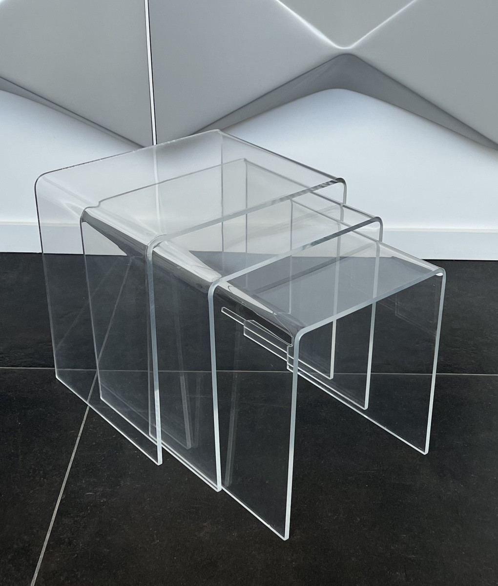 Tables gigognes en plexiglas par Michel Dumas, France années 70