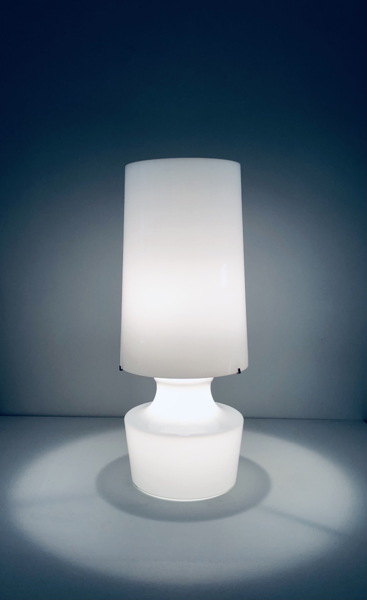 Lampe de salon en verre blanc, Italie années 60-photo-3