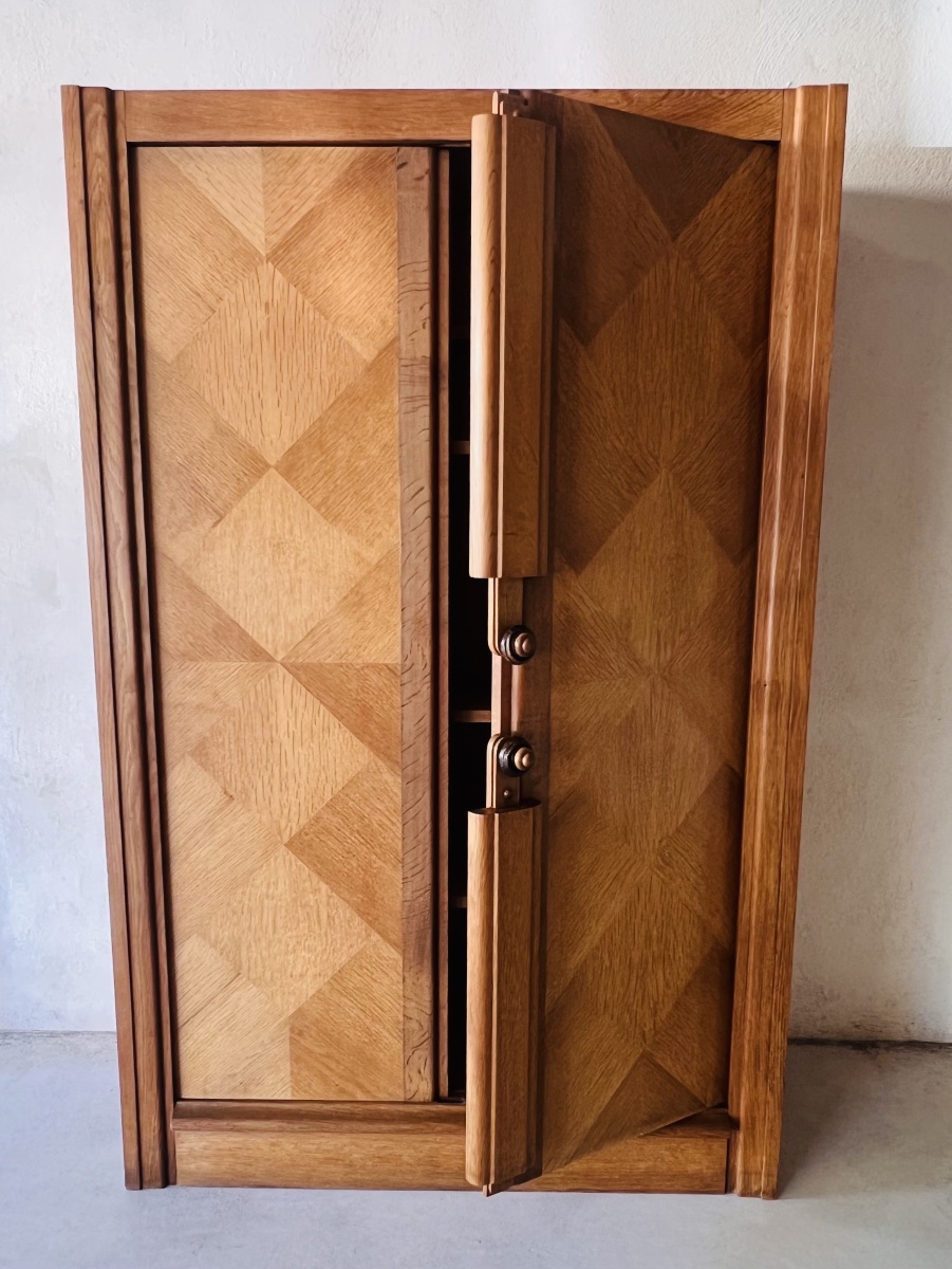 Armoire en chêne par Guillerme Chambron pour Votre maison, France années 50-photo-2