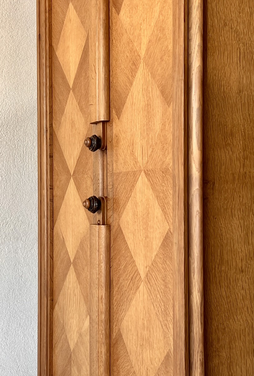 Armoire en chêne par Guillerme Chambron pour Votre maison, France années 50-photo-2