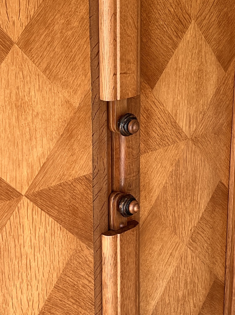 Armoire en chêne par Guillerme Chambron pour Votre maison, France années 50-photo-3