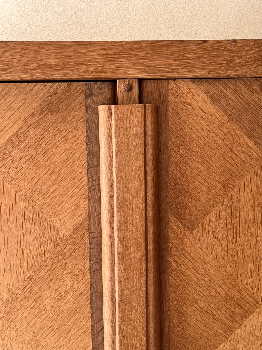 Armoire en chêne par Guillerme Chambron pour Votre maison, France années 50-photo-4