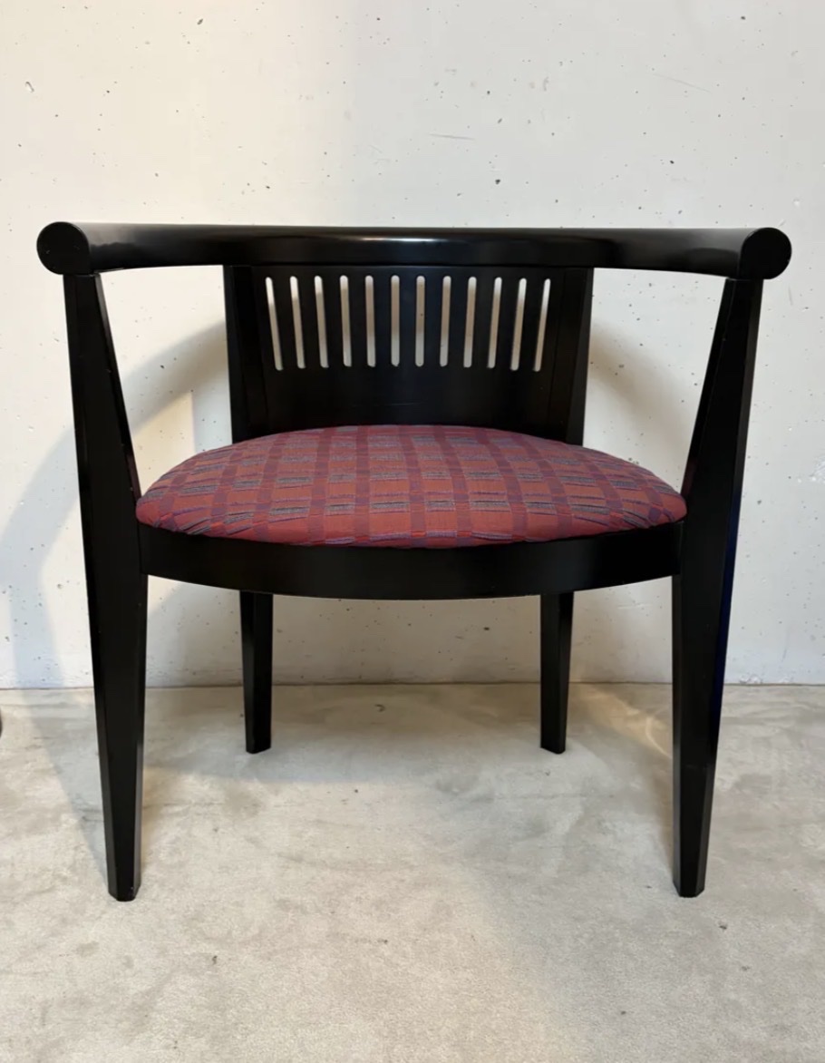 Fauteuil laqué noir