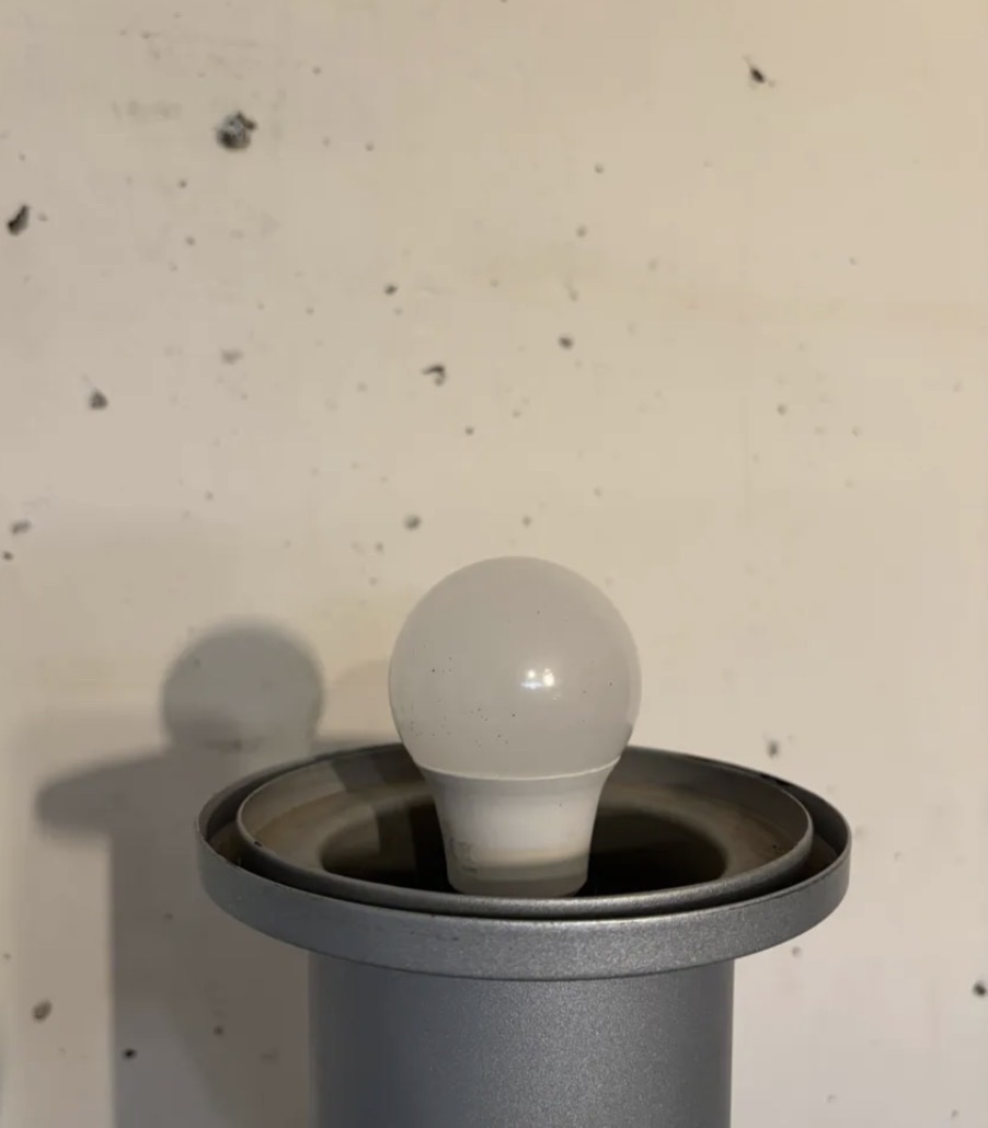 Lampadaire totem postmoderne 1980-photo-2