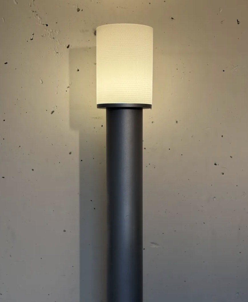 Lampadaire totem postmoderne 1980-photo-5