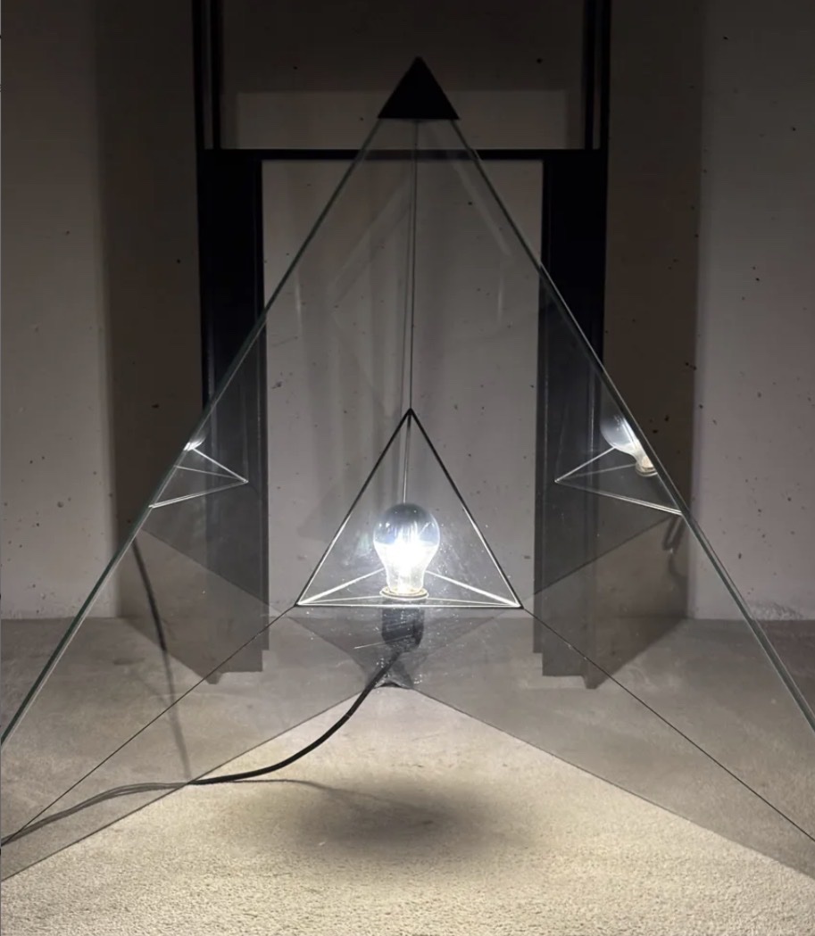 Tetrahedron Lamp, Frans Van Nieuwenborg, 1979-photo-1
