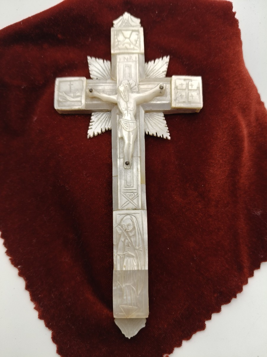 Reliquaire de la Passion du Christ, Croix de pèlerin, Nacre, Jérusalem, XIXe siècle.