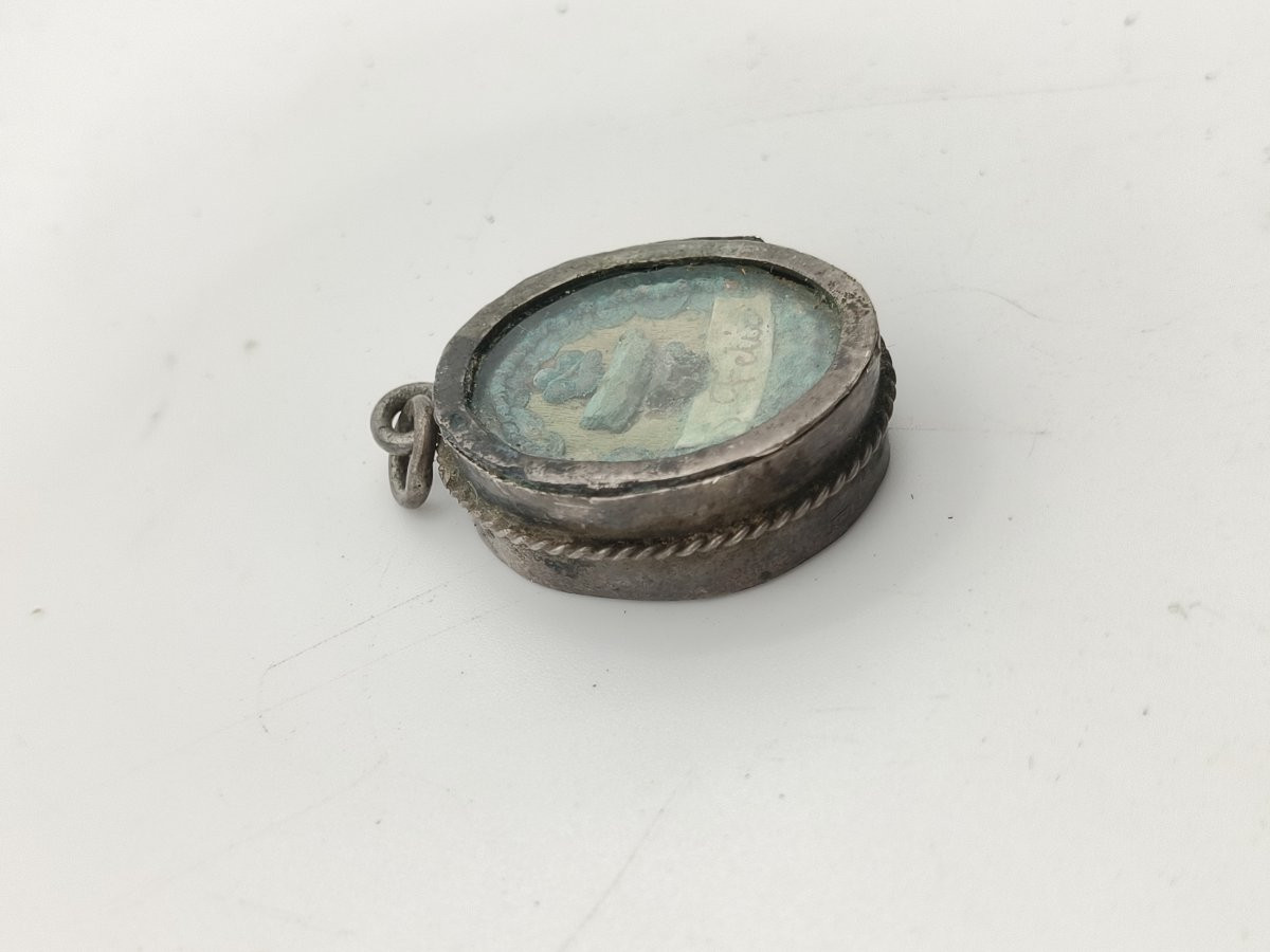 XVIIIe siècle. Reliquaire de première classe, relique de saint Félix en argent.-photo-3