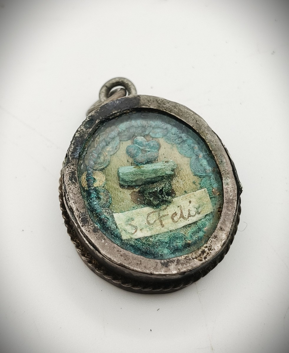XVIIIe siècle. Reliquaire de première classe, relique de saint Félix en argent.