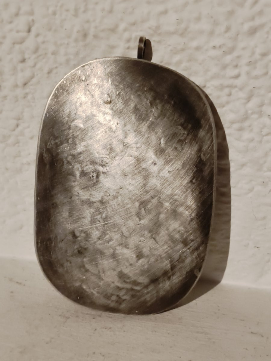 Reliquaire en argent du XIXe siècle contenant 16 reliques apostoliques de première classe et un-photo-4