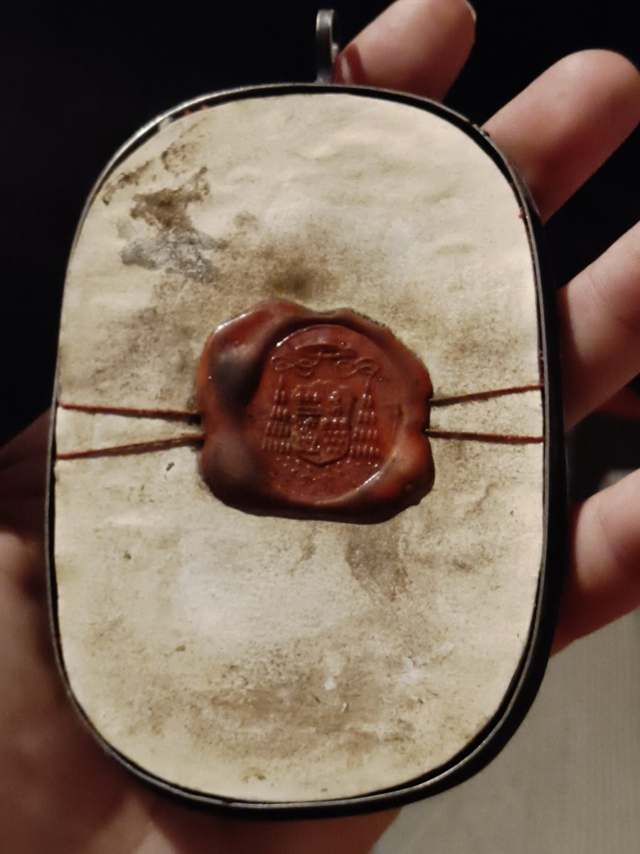 Reliquaire en argent du XIXe siècle contenant 16 reliques apostoliques de première classe et un-photo-3