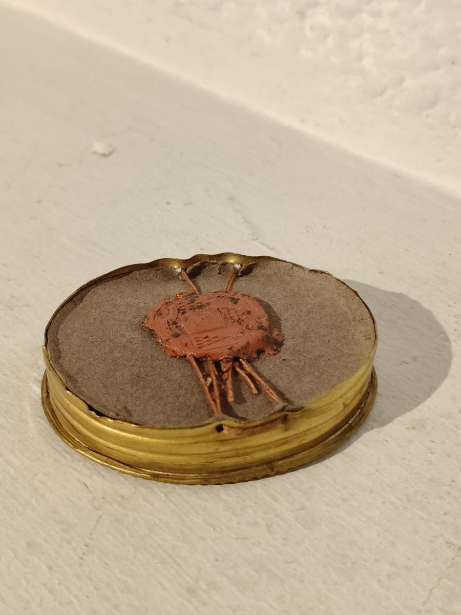 Reliquaire contenant 8 reliques : Saint François d'Assise, Cécile, Philomène, Lucie, Ursule, Ro-photo-2