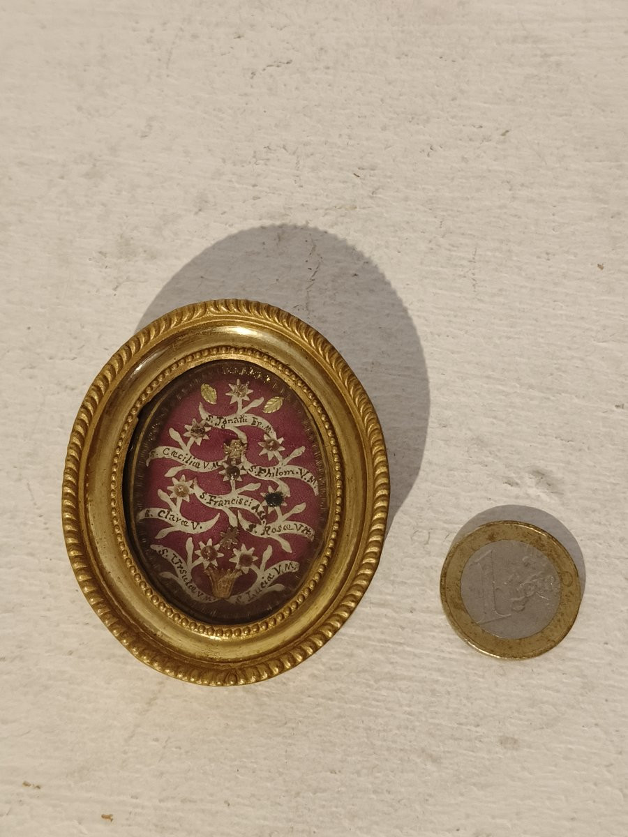 Reliquaire contenant 8 reliques : Saint François d'Assise, Cécile, Philomène, Lucie, Ursule, Ro-photo-1