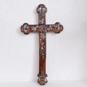 Croix Crucifix Orientale En Acajou Et Nacre Incrustée Du XIXe Siècle, d'Indochine